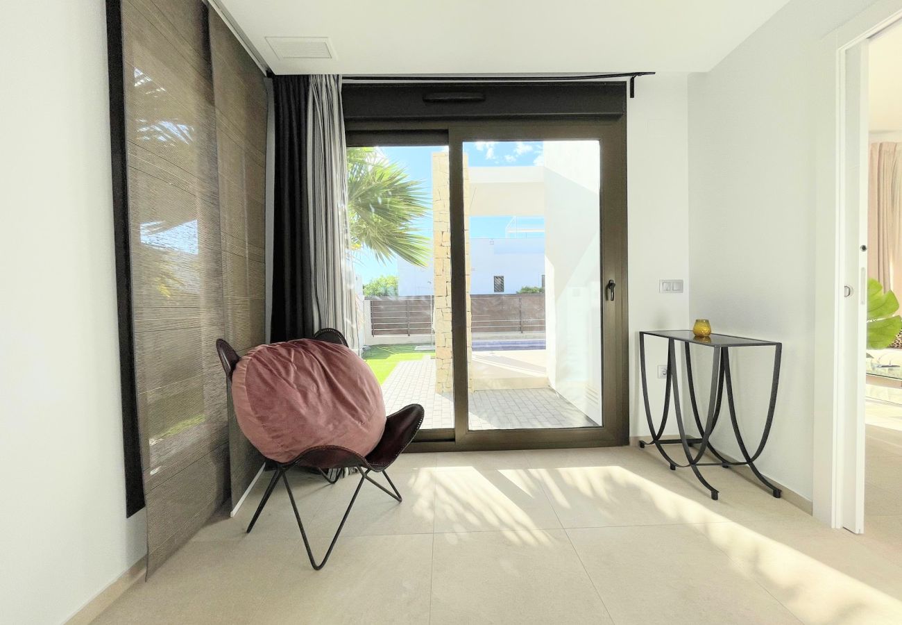 Villa in Orihuela Costa - RESERVED! Villa for Sale in Vistabella Golf