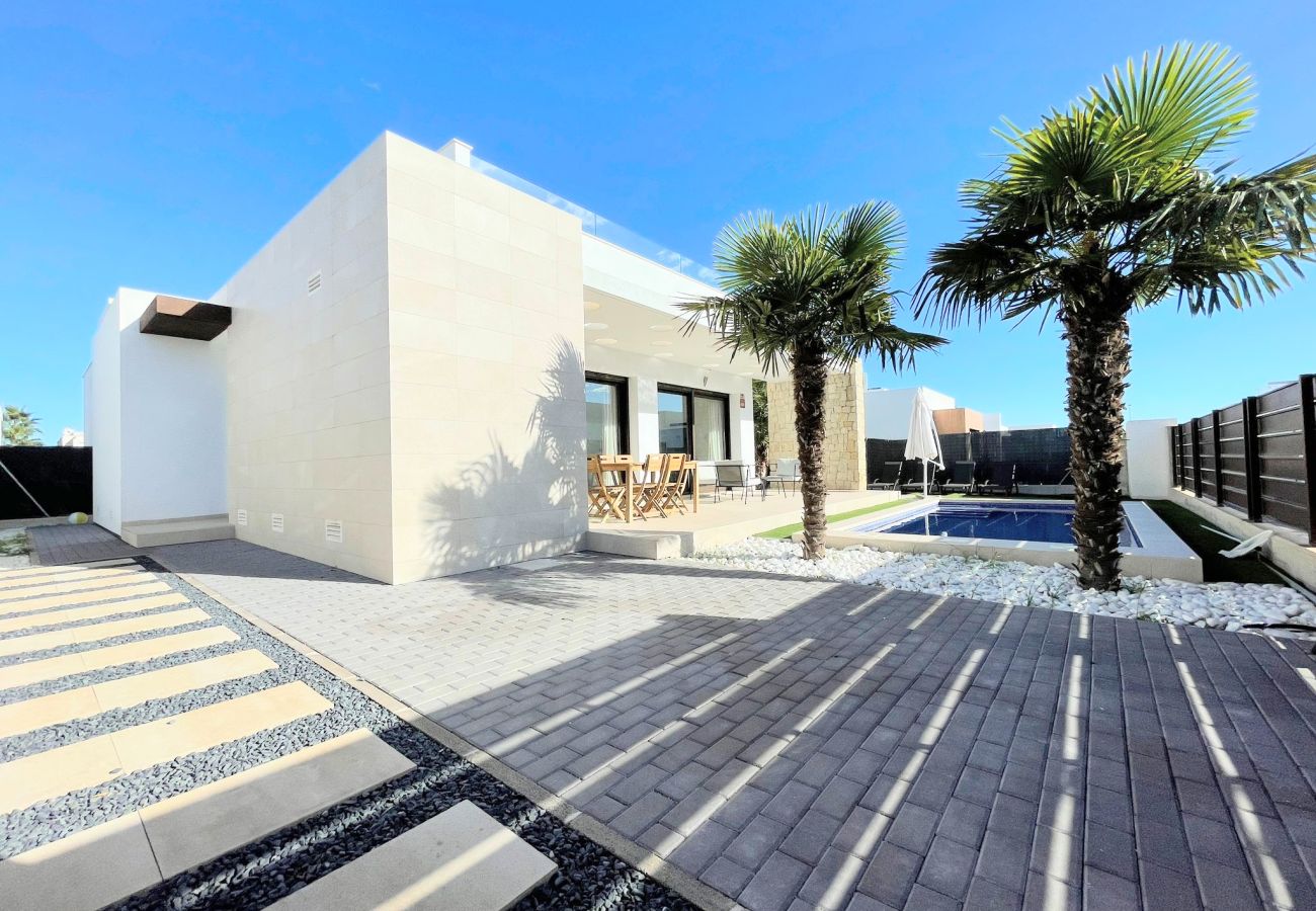 Villa in Orihuela Costa - RESERVED! Villa for Sale in Vistabella Golf