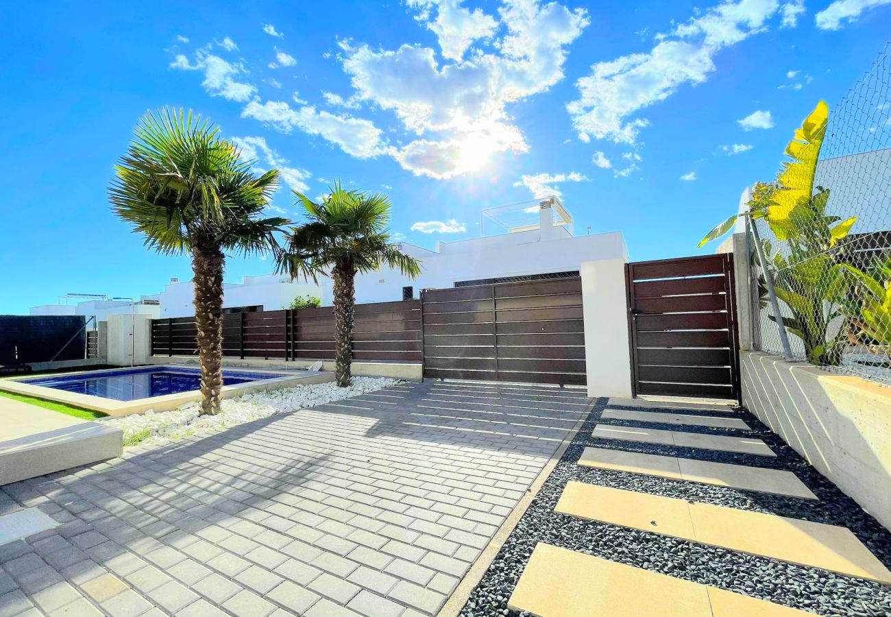 Villa in Orihuela Costa - RESERVED! Villa for Sale in Vistabella Golf