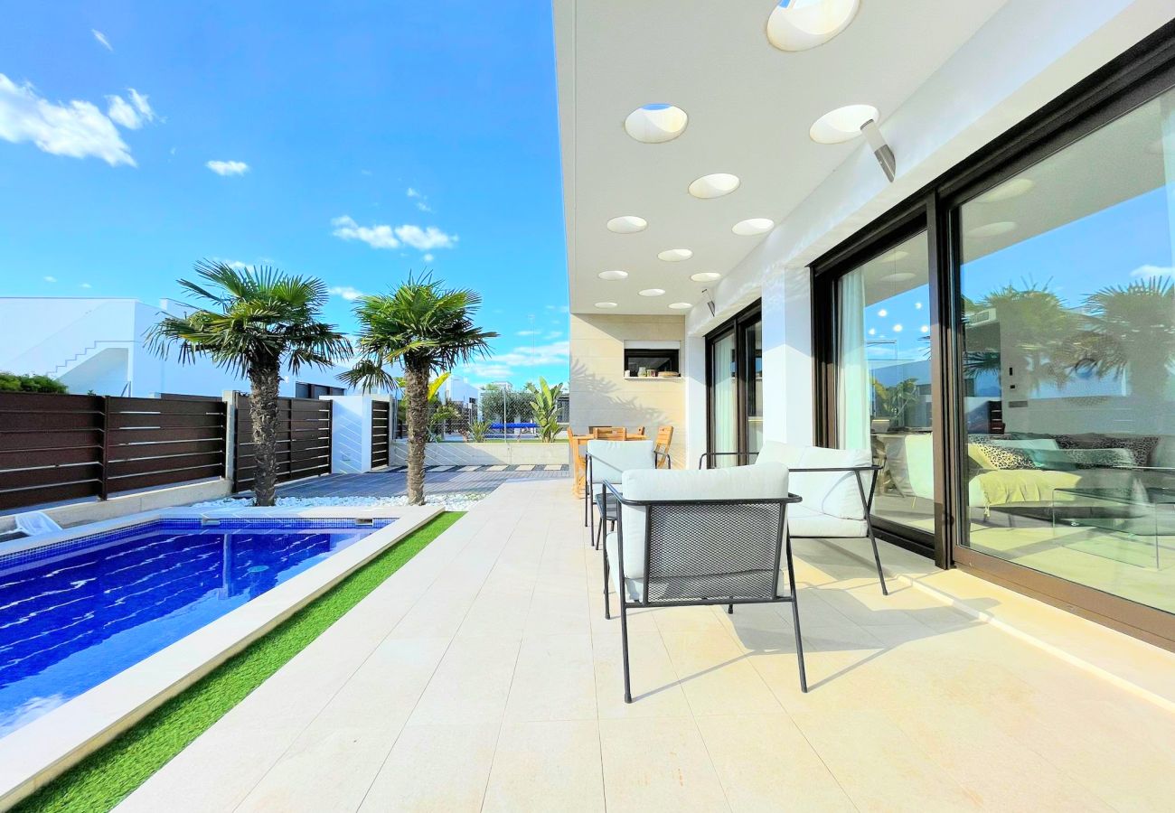 Villa in Orihuela Costa - RESERVED! Villa for Sale in Vistabella Golf