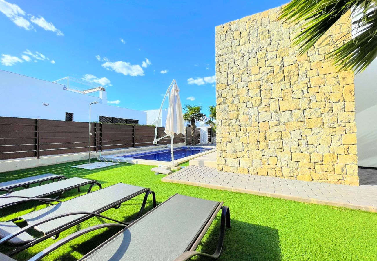 Villa in Orihuela Costa - RESERVED! Villa for Sale in Vistabella Golf