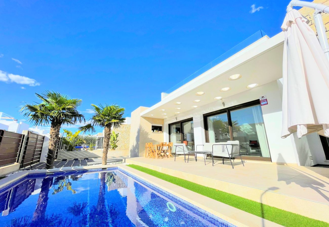 Villa in Orihuela Costa - RESERVED! Villa for Sale in Vistabella Golf