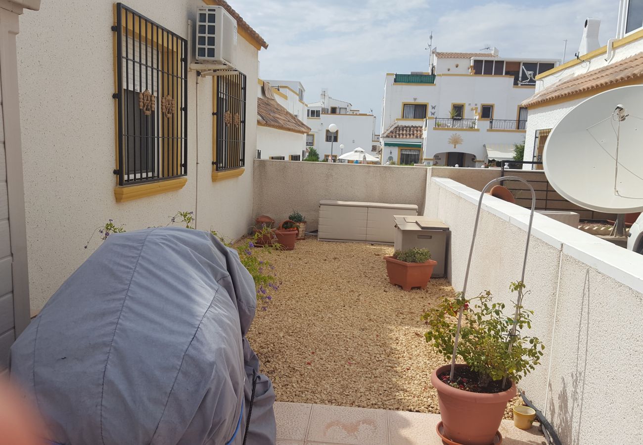 Doppelhaushälfte in San Fulgencio - Quad-Villa zum Verkauf in Urb. La Marina mit Gemeinschaftspool