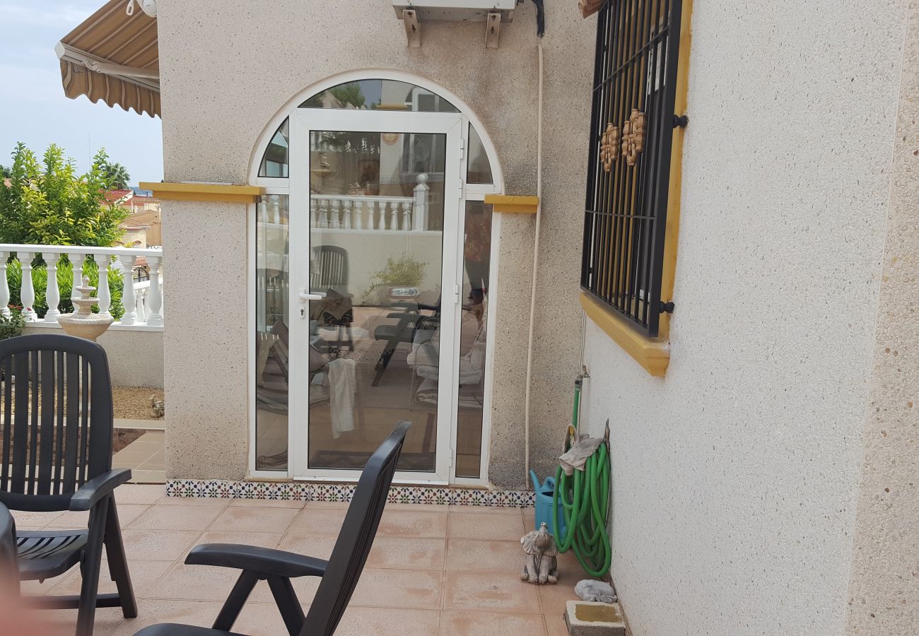 Doppelhaushälfte in San Fulgencio - Quad-Villa zum Verkauf in Urb. La Marina mit Gemeinschaftspool