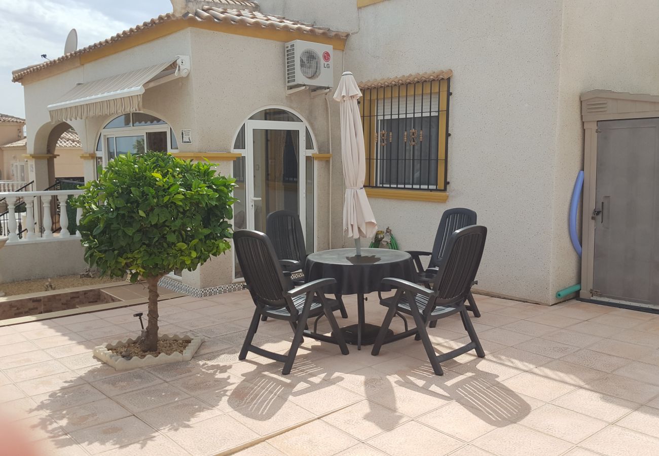 Doppelhaushälfte in San Fulgencio - Quad-Villa zum Verkauf in Urb. La Marina mit Gemeinschaftspool