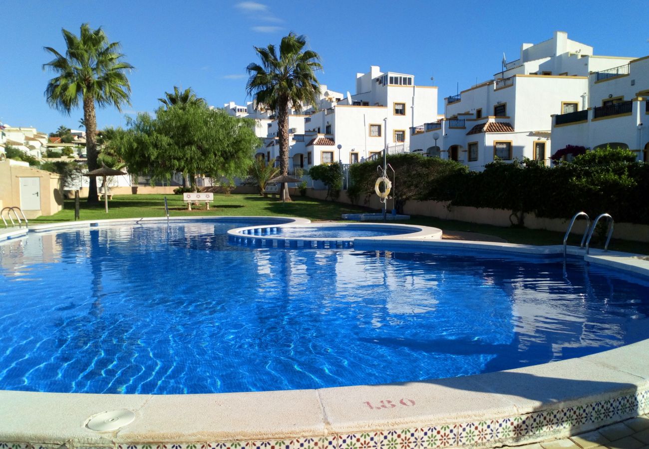 Doppelhaushälfte in San Fulgencio - Quad-Villa zum Verkauf in Urb. La Marina mit Gemeinschaftspool