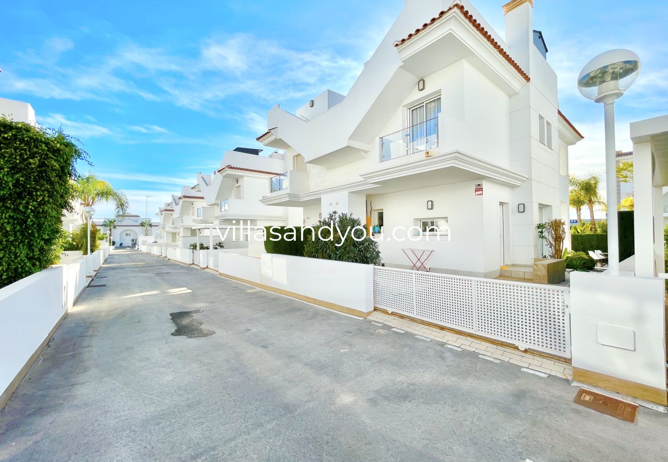 Villa in Ciudad Quesada - Halfvrijstaande villa te koop in Ciudad Quesada (Ref: Villa Allegra)