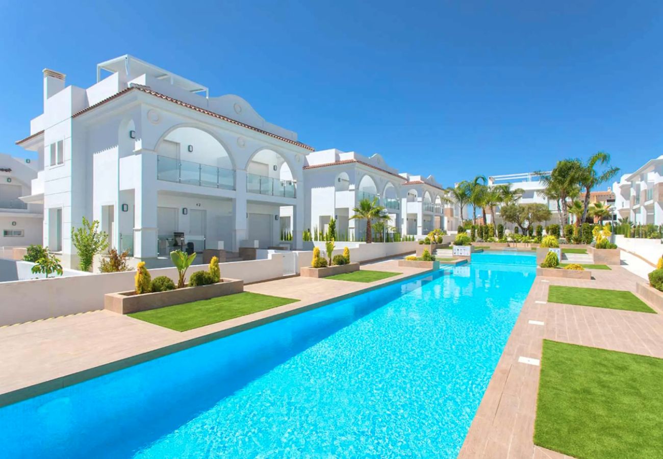 Villa in Ciudad Quesada - Halfvrijstaande villa te koop in Ciudad Quesada (Ref: Villa Allegra)