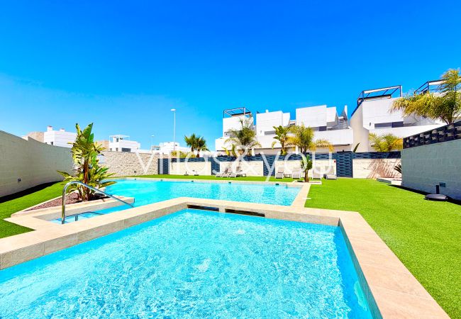 Villa à Ciudad Quesada - Villa Marabu Lagoon Private Jacuzzi by Villas&You