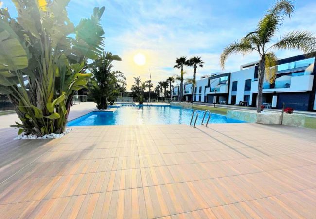 Appart au dernier étage à Guardamar - RENTED! Oasis Beach | Long Term Rental in El Raso