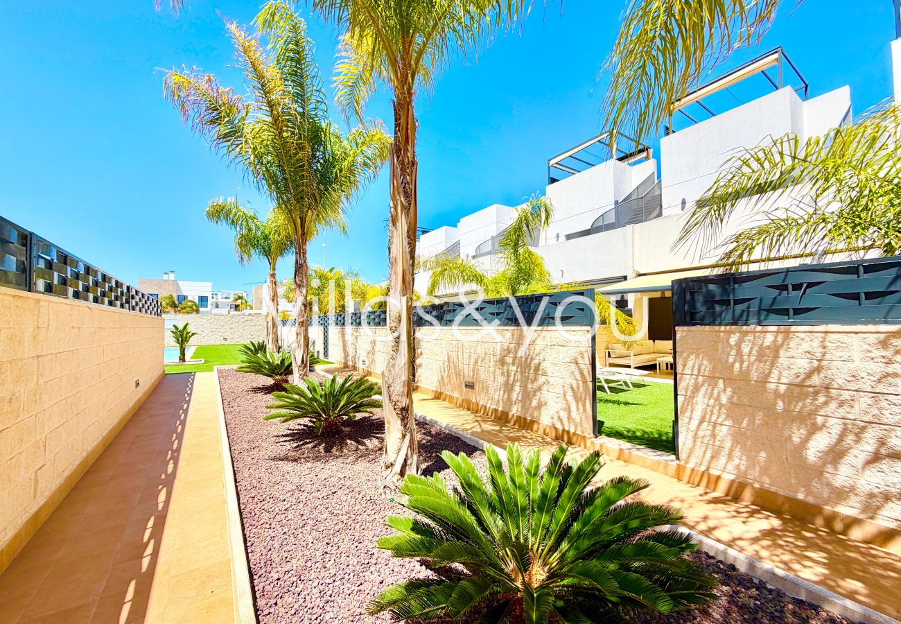 Villa in Ciudad Quesada - Villa Marabu Lagoon Private Jacuzzi by Villas&You