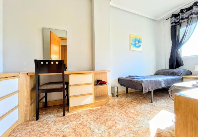 Lägenhet i Torrevieja - RENTED! Playa Acequion | Long Term Rental in Torre