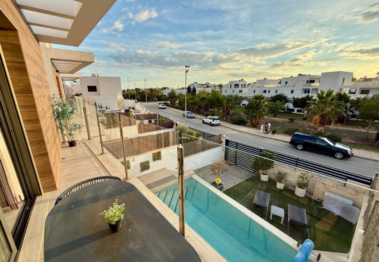 Villa i Orihuela Costa - Villa Villamartin Paradise | Långtidsuthyrning på vintern i Orihuela Costa