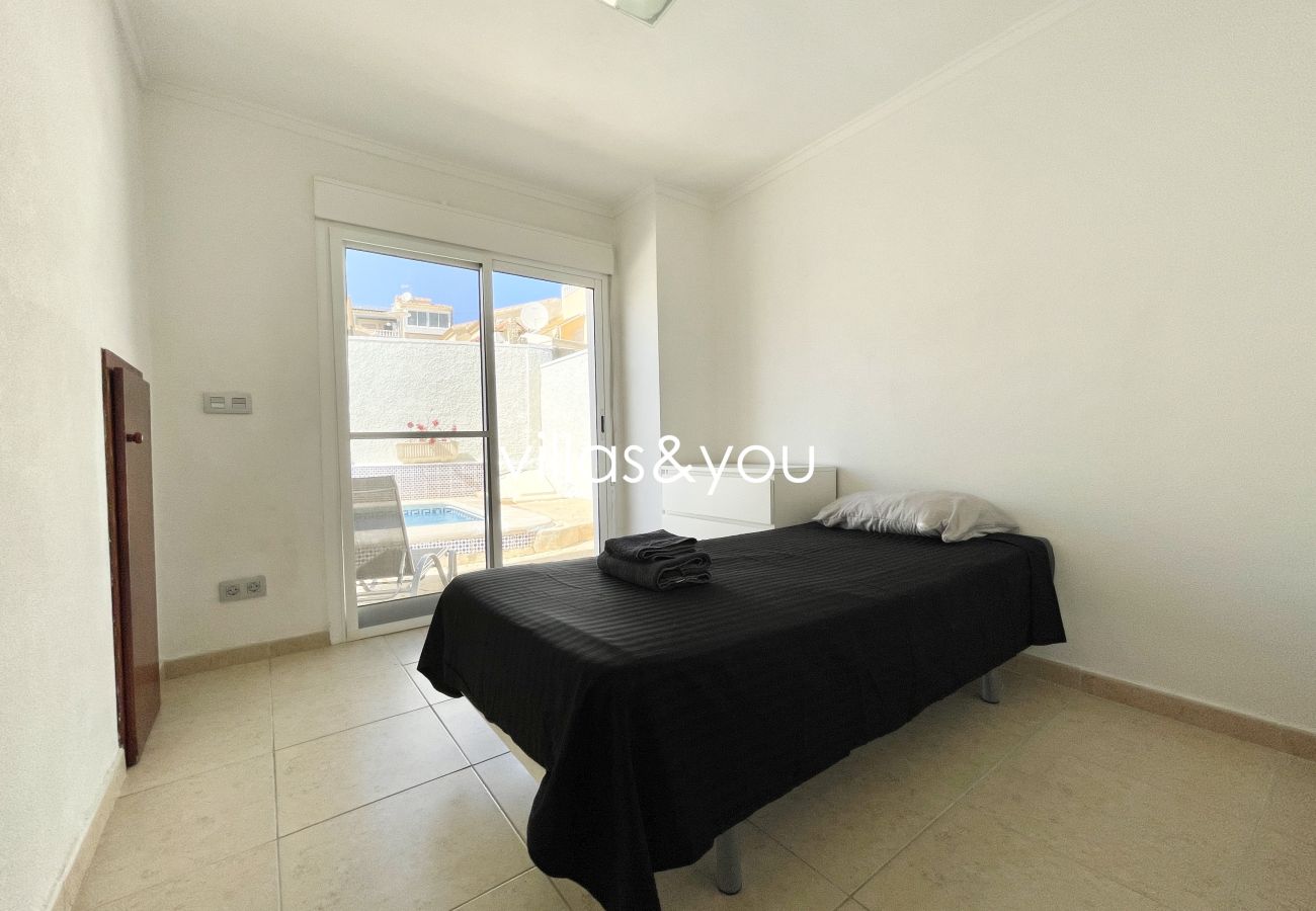 Villa i San Fulgencio - Villa La Marina by Villas&You
